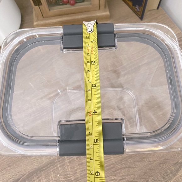 Rubbermaid Brilliance Food Storage Container for Pantry - Picture 4 of 5